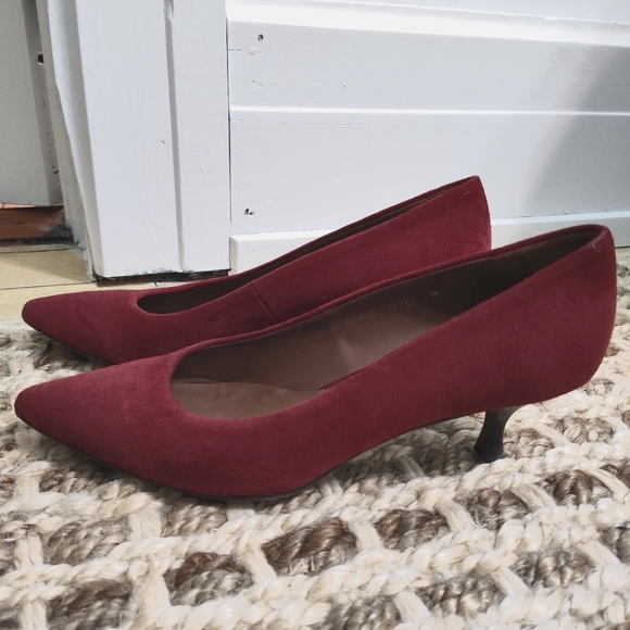 EUC Donald J Pliner Size 7 Red Sueded Kitten Heel - Picture 6 of 7